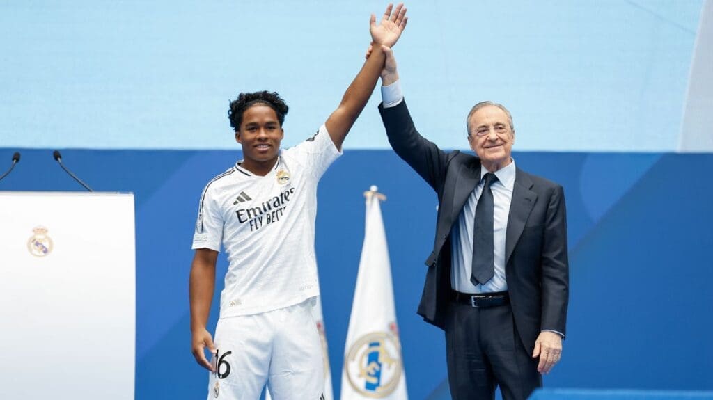 Endrick é apresentado no Real Madrid com recepção calorosa no Estádio Santiago Bernabéu