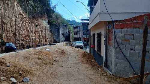Santos Dumont inicia reconstrução de muro de contenção na Rua Geraldino Carlos Dias