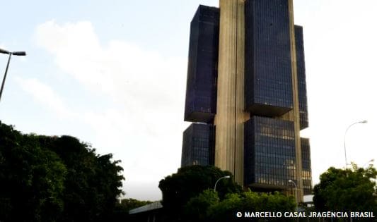 Em semana de Copom, mercado eleva previsões para taxa de juros