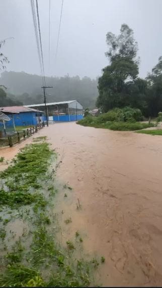 Chuvas causam transtornos na zona rural de Virgínia