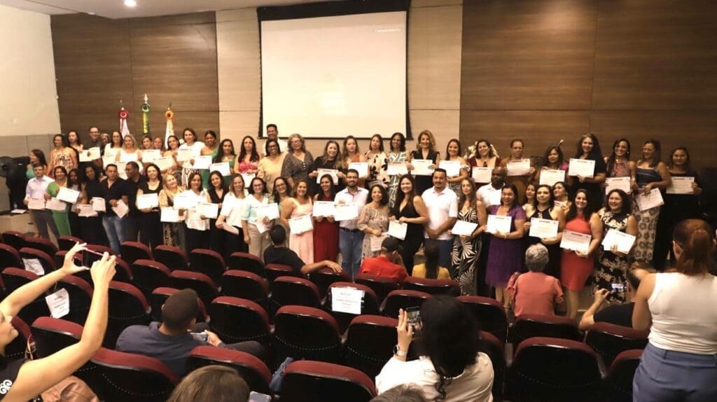 Diretores e Vice-Diretores das Escolas Municipais tomam posse em Ibirité