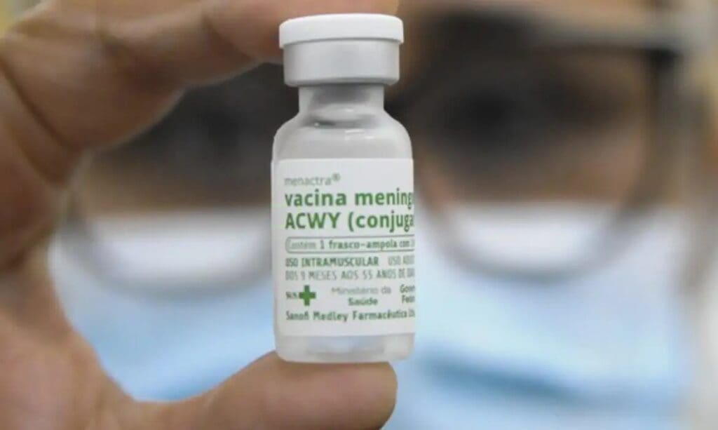 Rio de Janeiro libera vacina contra meningite para profissionais de saúde