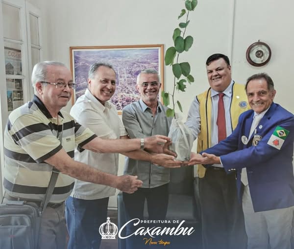 Lions Club presenteia Caxambu com muda de árvore e reforça parceria em projetos sociais