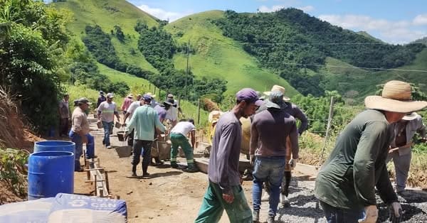 Prefeitura de Santa Rita de Jacutinga Realiza Melhoria na Comunidade do Bandeira