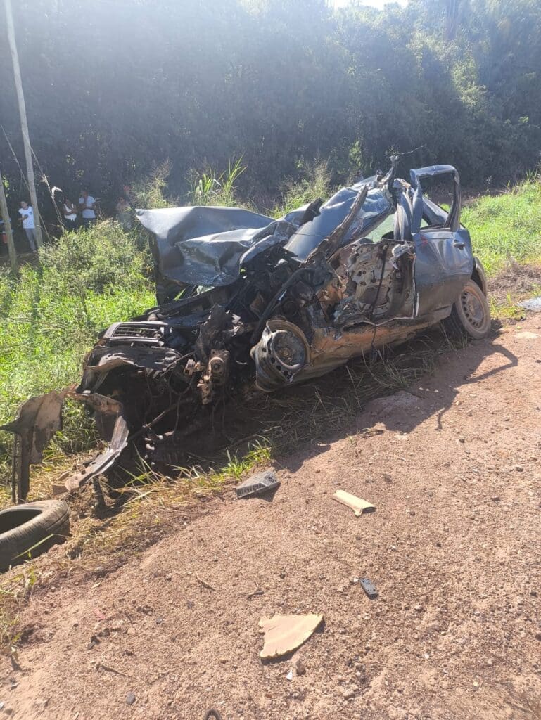 Vítima fatal em colisão na mg 179 entre caminhão e automóveis