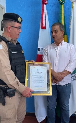 Prefeito de Perdizes é homenageado pela Polícia Militar de Minas Gerais