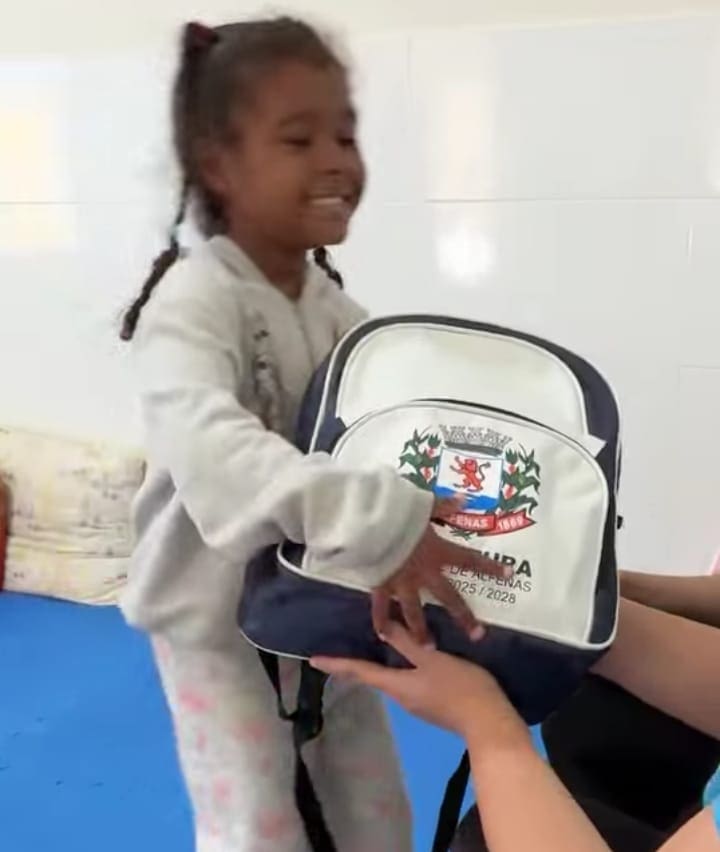 Alfenas anuncia distribuição de uniformes escolares para mais de seis mil alunos da rede municipal