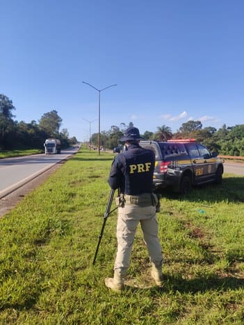 Feriado do Trabalhador em MG: PRF flagra milhares em alta velocidade e dezenas alcoolizados