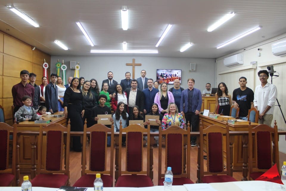 Conceição do Rio Verde realiza cerimônia de diplomação e posse dos Vereadores Mirins 2025