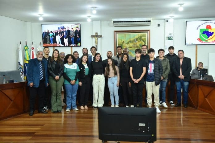 Câmara de Caxambu faz apresentação oficial do Projeto Parlamento Jovem