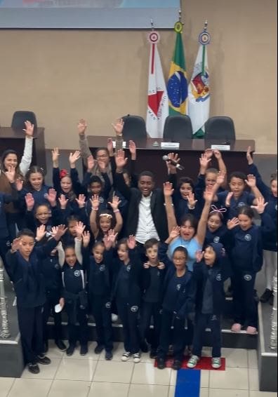 Alunos visitam Câmara de Ouro Branco como parte do programa “Escola vai à Câmara”