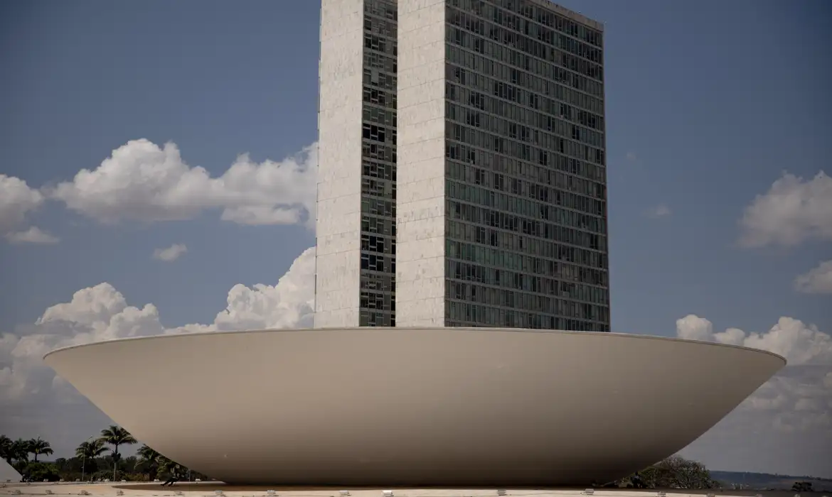 PEC da Blindagem reacende debate sobre impunidade e proteção parlamentar no Congresso Nacional