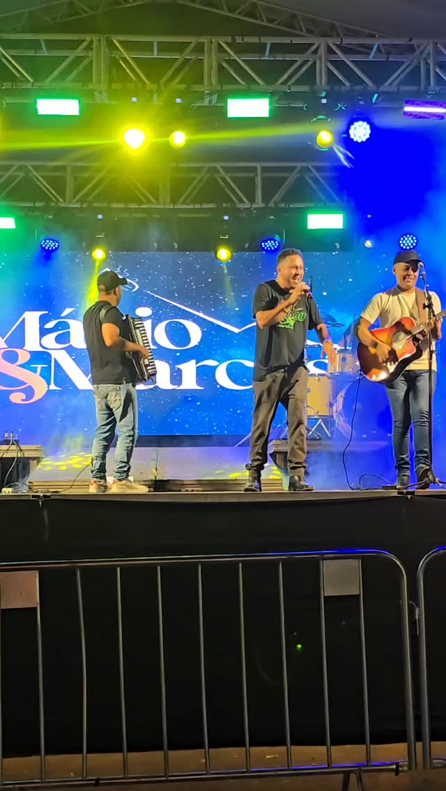 Cantagalo abriu o CarnaForró com shows de Erick & Elias e Mário & Marcos