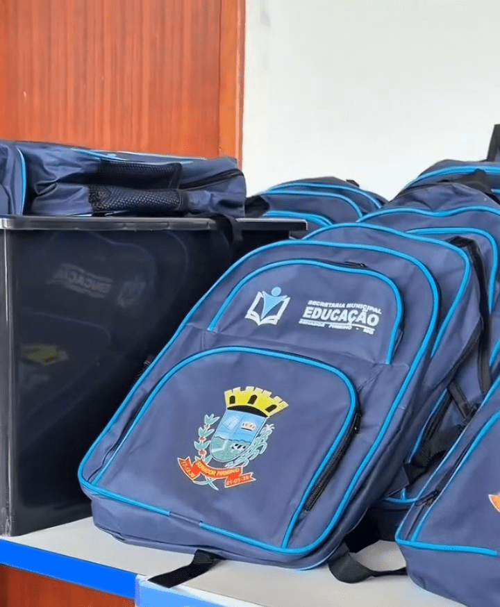 Senador Firmino promove ação inédita com distribuição de kits escolares completos para a rede municipal