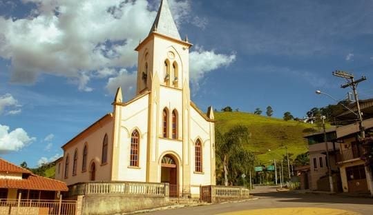 Santa Bárbara do Tugúrio: A Capital das Cachoeiras e o Encanto do Vale do Sumidouro
