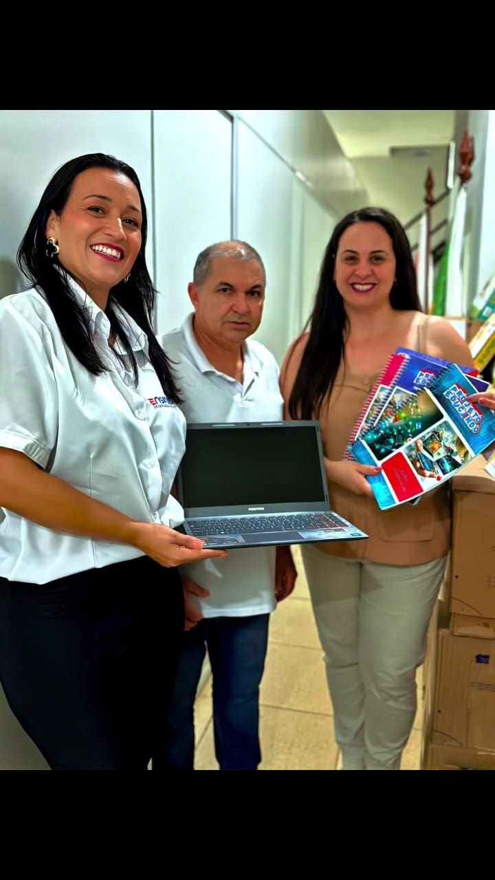 Santa Bárbara do Leste finaliza a entrega dos novos materiais didáticos e amplia o uso de notebooks nas escolas municipais