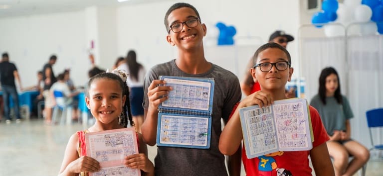 Governo do Brasil intensifica vacinação nas escolas públicas e busca alcançar 27 milhões de estudantes