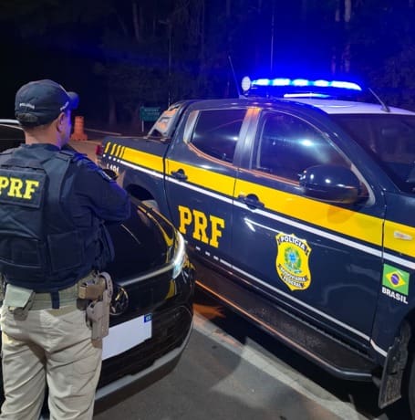 Automóvel clonado com restrição de roubo é recuperado e condutor é preso em Pouso Alto