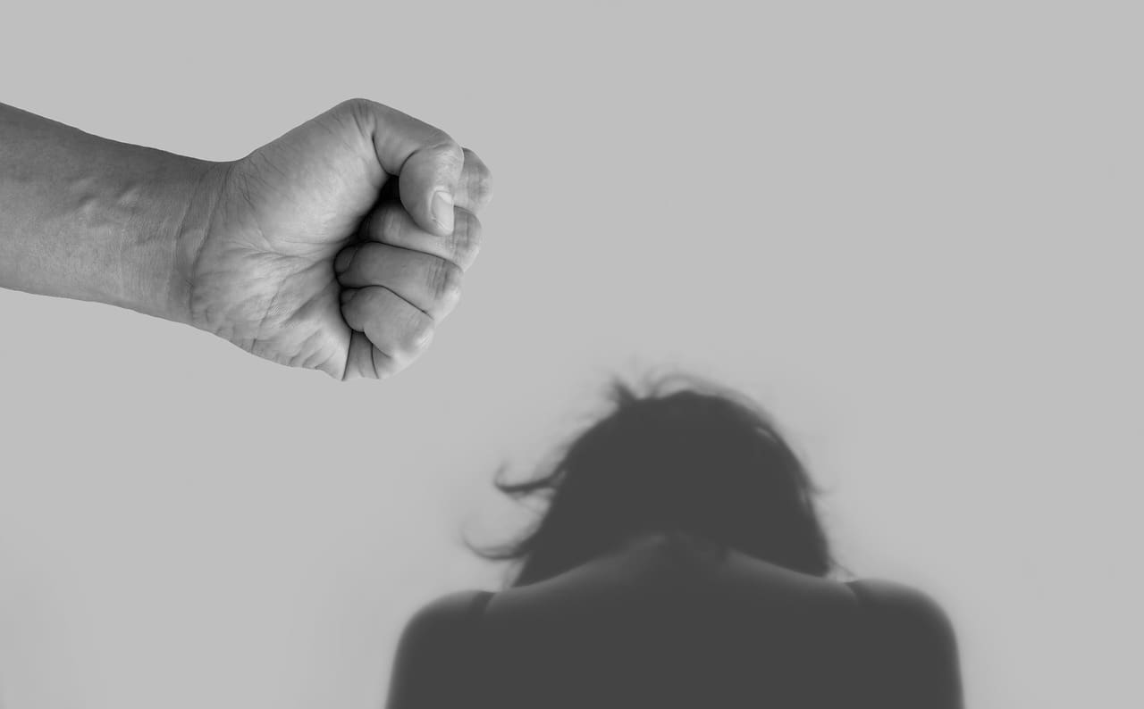 Nova lei amplia prazo para denúncia e reforça proteção às mulheres vítimas de violência doméstica