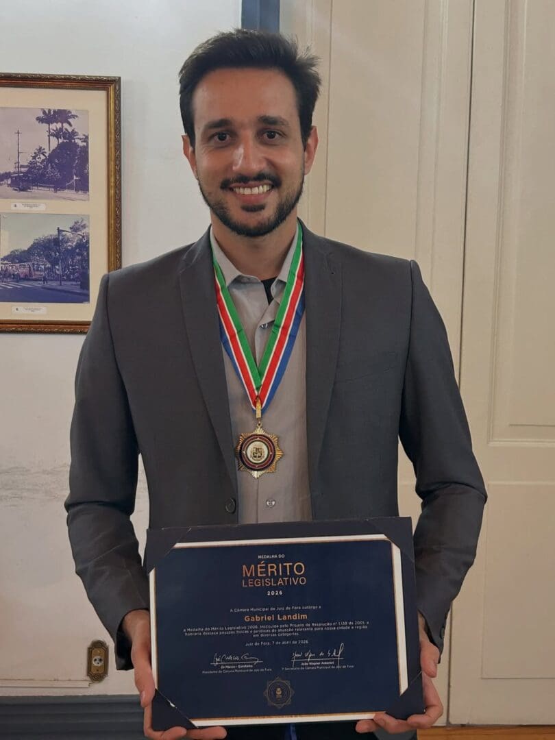 Gabriel Landim recebe Medalha do Mérito Legislativo em Juiz de Fora
