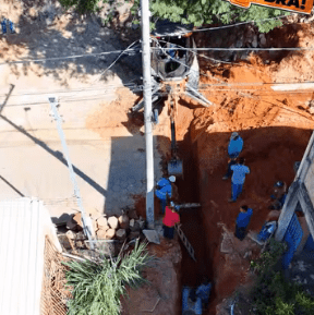 Ferros avança com obras de drenagem e saneamento na Rua Coronel Domingos de Carvalho