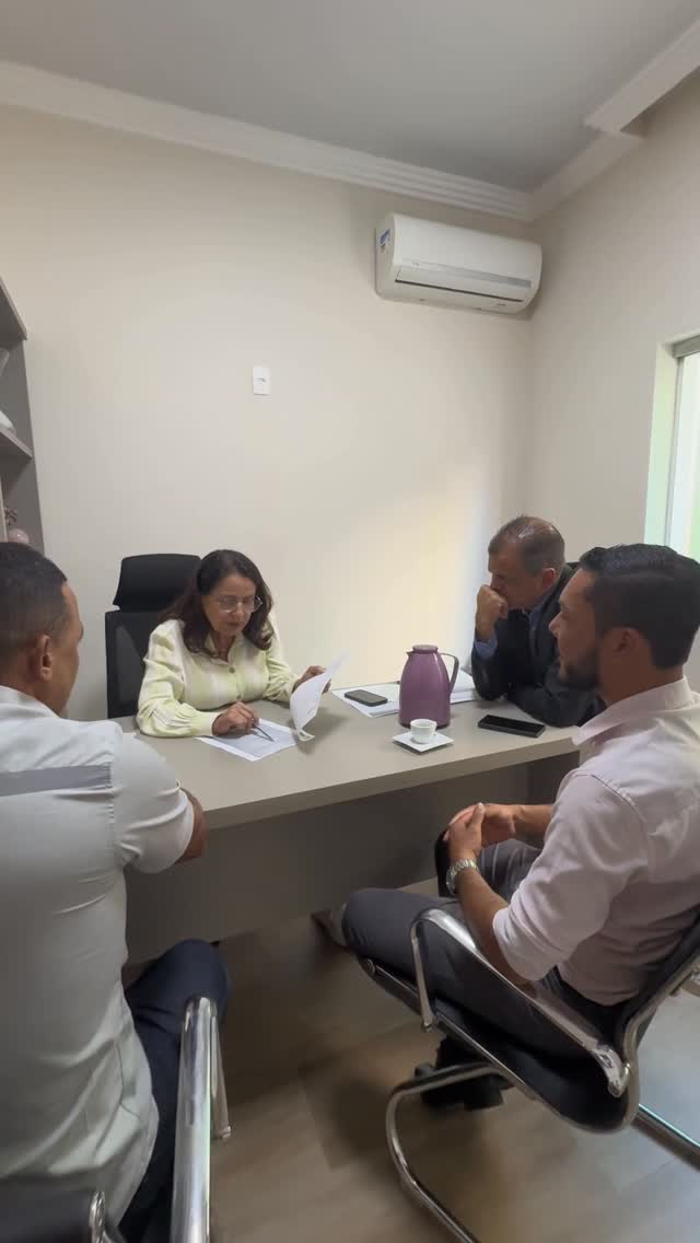 Mesquita discute construção de nova sede para a comarca em reunião com deputada federal
